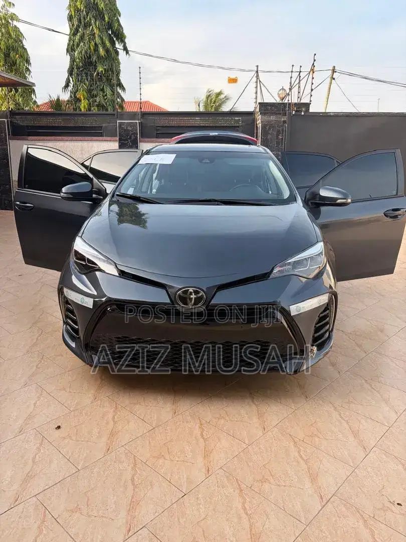 Toyota Corolla XSE 4dr Sedan (1.8L 4cyl CVT) 2017 Gray