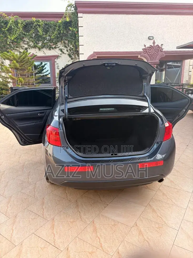 Toyota Corolla XSE 4dr Sedan (1.8L 4cyl CVT) 2017 Gray