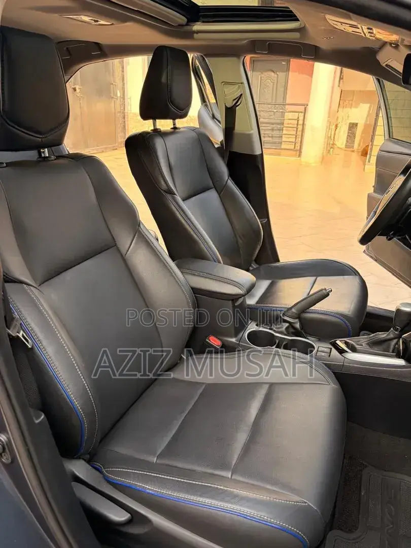 Toyota Corolla XSE 4dr Sedan (1.8L 4cyl CVT) 2017 Gray