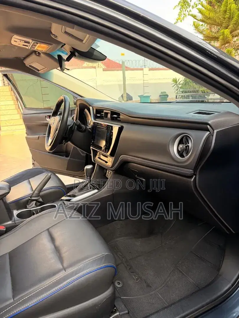 Toyota Corolla XSE 4dr Sedan (1.8L 4cyl CVT) 2017 Gray
