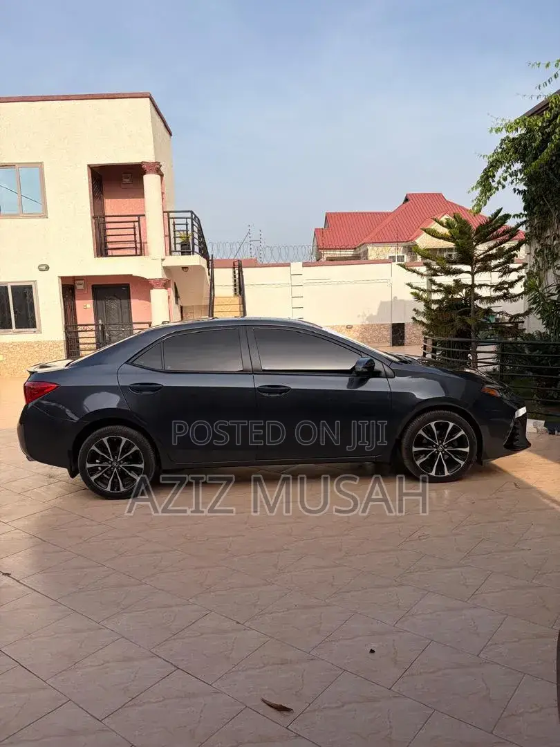 Toyota Corolla XSE 4dr Sedan (1.8L 4cyl CVT) 2017 Gray