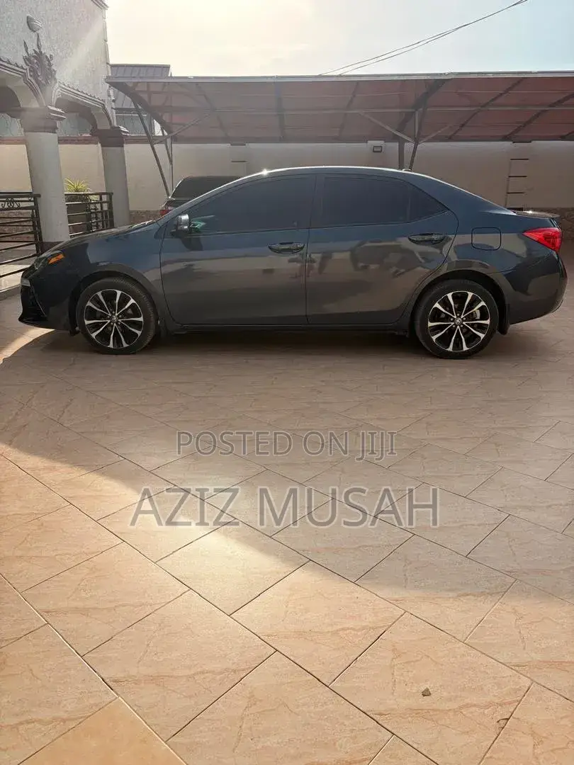 Toyota Corolla XSE 4dr Sedan (1.8L 4cyl CVT) 2017 Gray