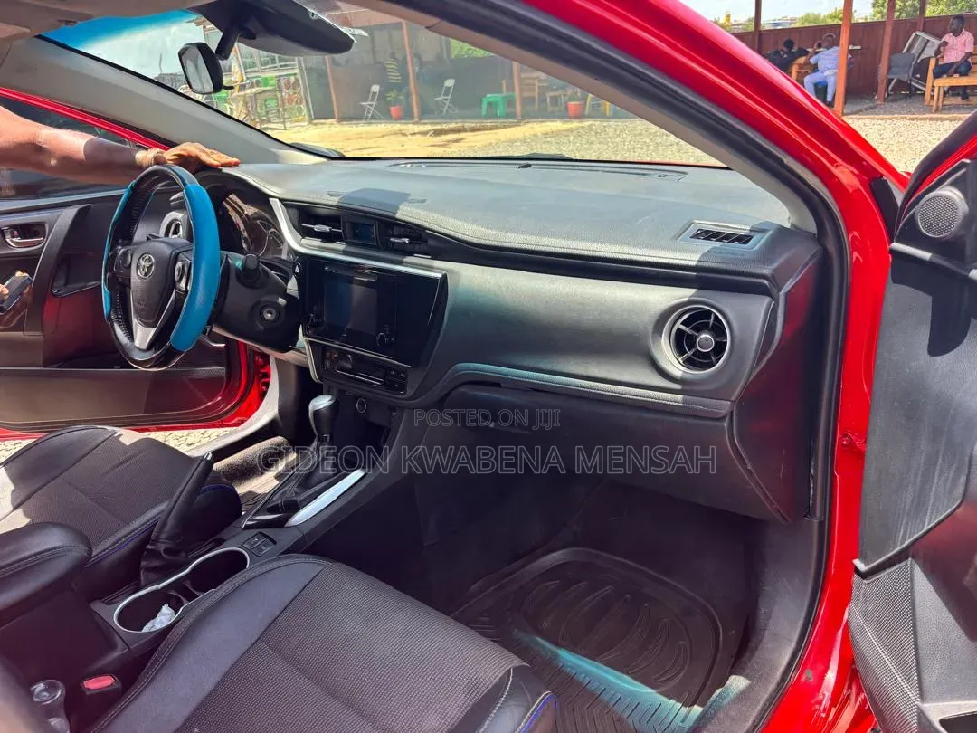 Toyota Corolla SE (1.8L 4cyl 2A) 2018 Red