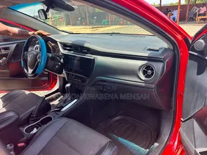 Toyota Corolla SE (1.8L 4cyl 2A) 2018 Red