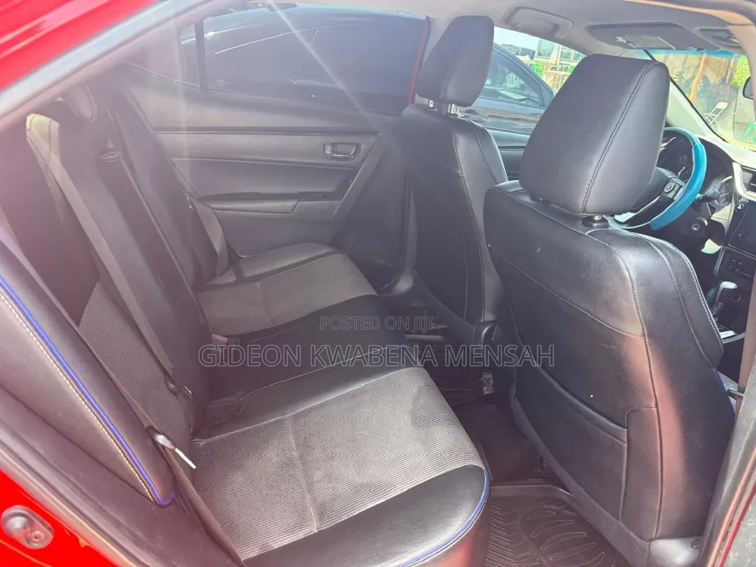 Toyota Corolla SE (1.8L 4cyl 2A) 2018 Red