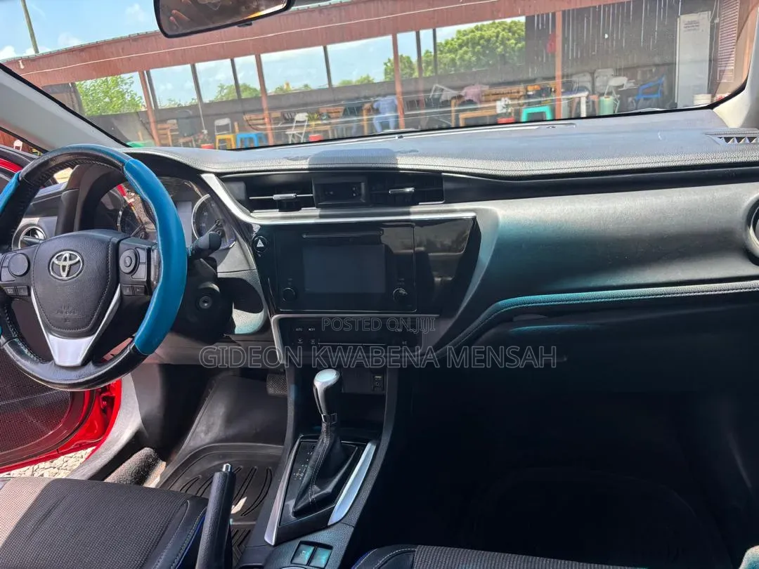Toyota Corolla SE (1.8L 4cyl 2A) 2018 Red