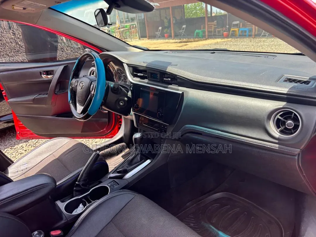 Toyota Corolla SE (1.8L 4cyl 2A) 2018 Red