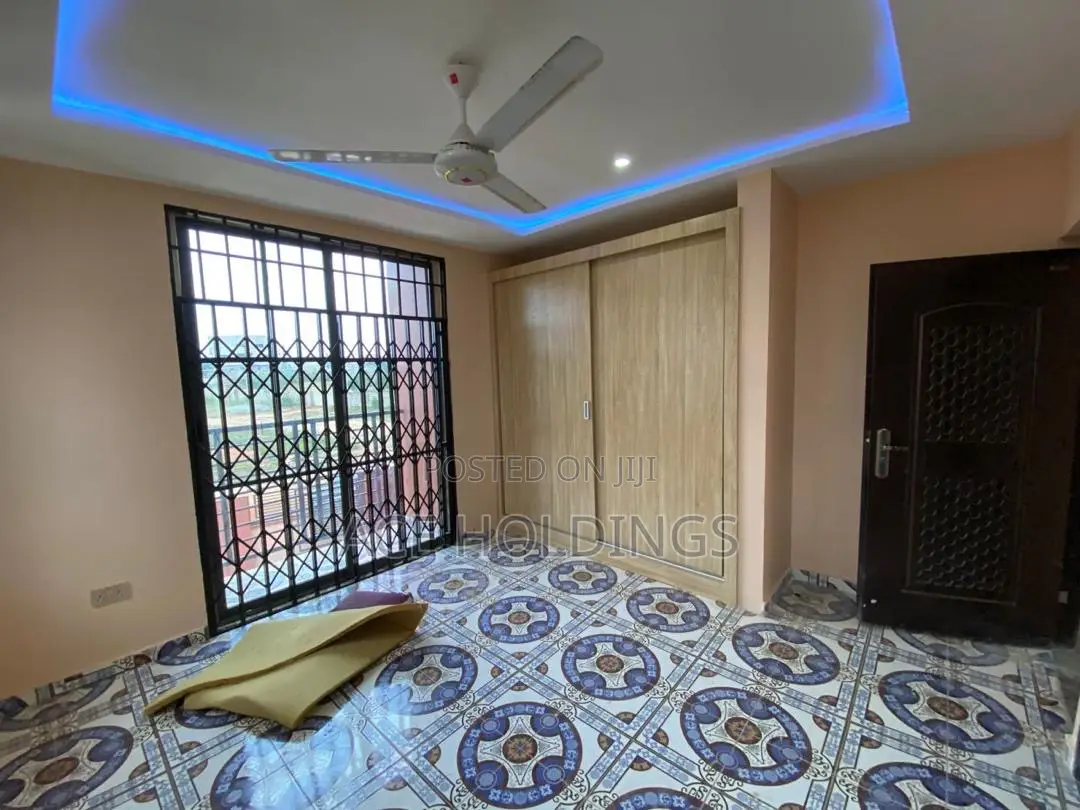 2bdrm Apartment in Lakeside for rent