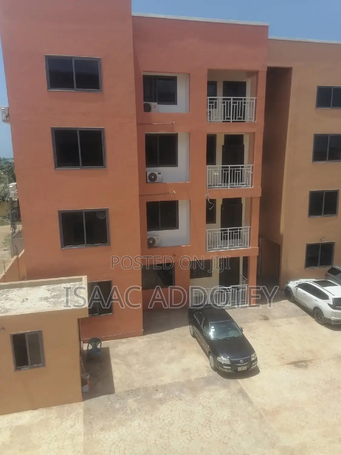 3bdrm Apartment in Sakumono Estate, Baatsona Total for rent