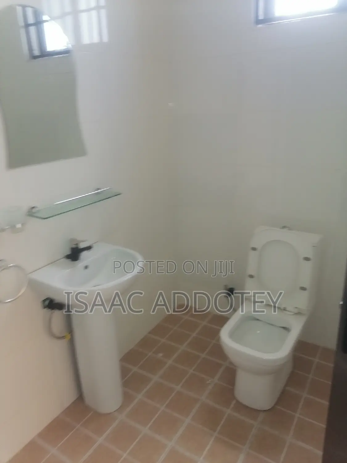 3bdrm Apartment in Sakumono Estate, Baatsona Total for rent