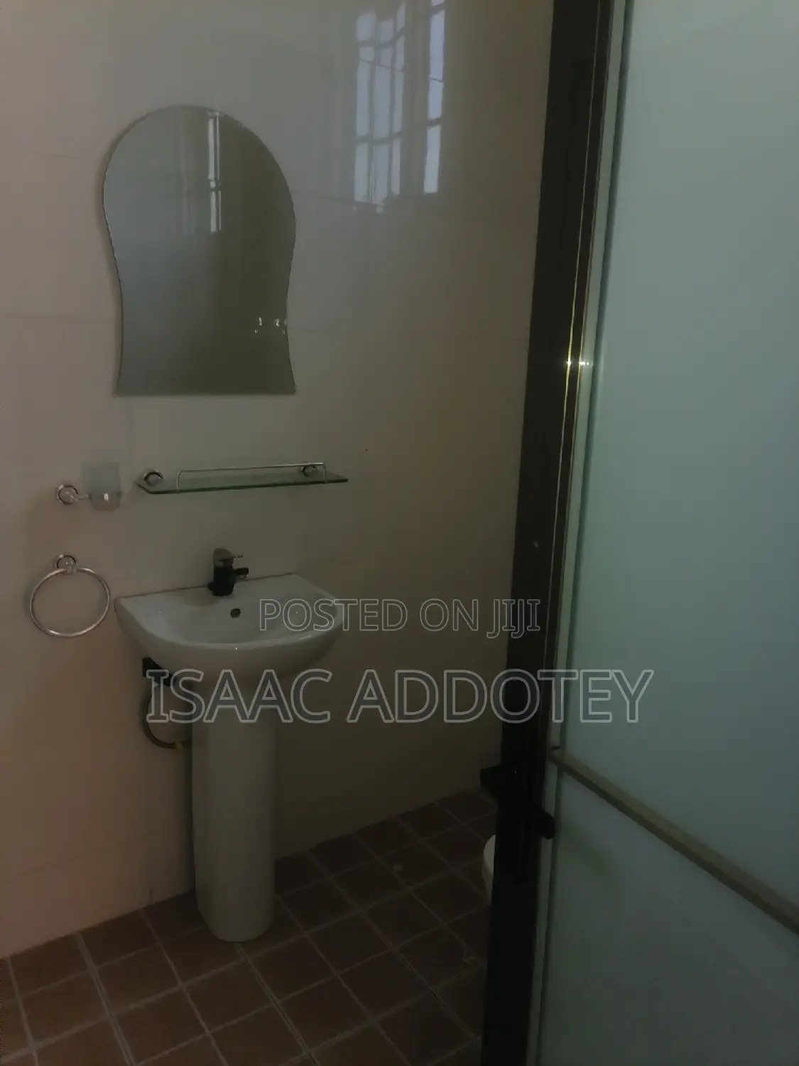 3bdrm Apartment in Sakumono Estate, Baatsona Total for rent