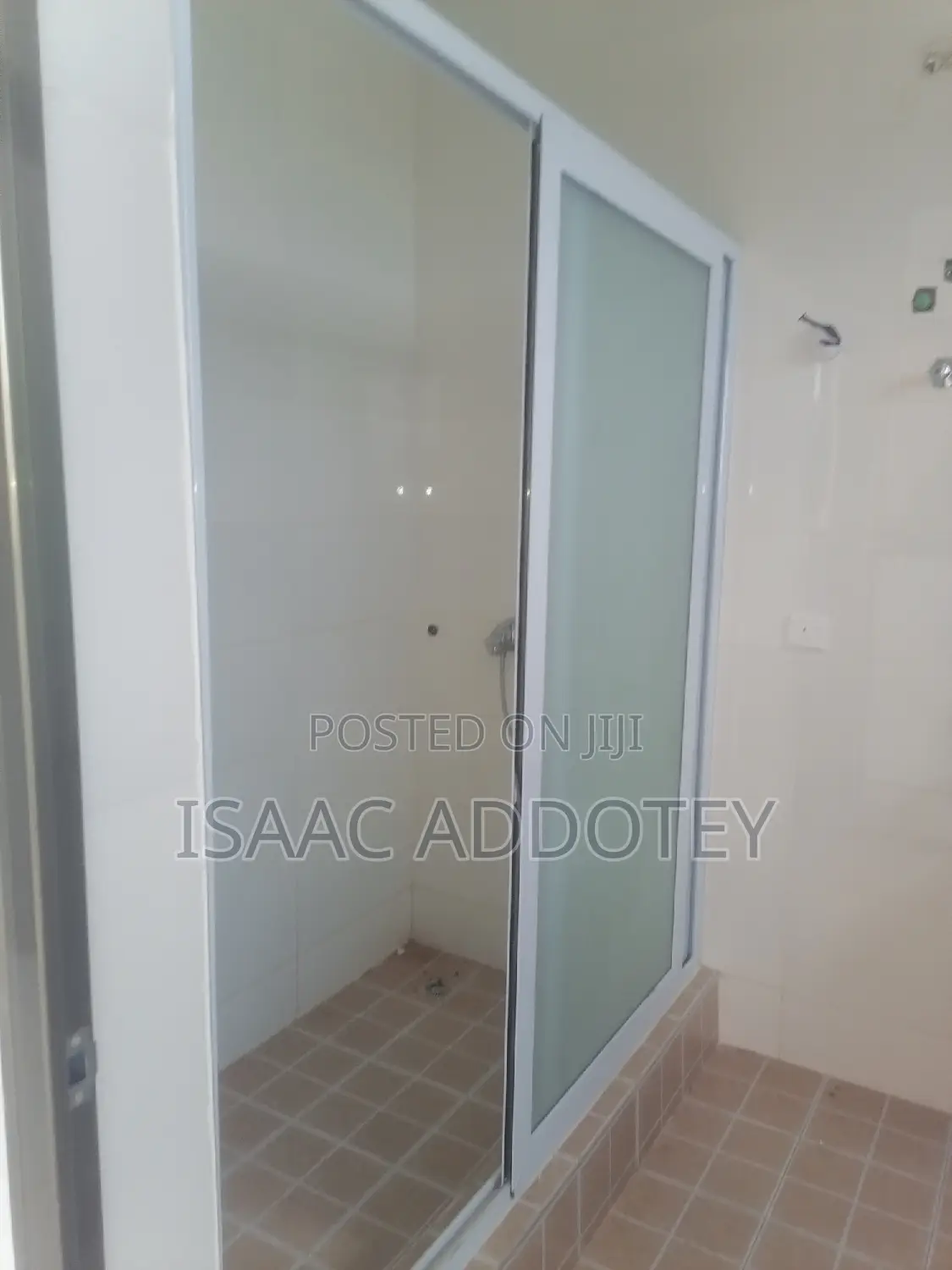 3bdrm Apartment in Sakumono Estate, Baatsona Total for rent