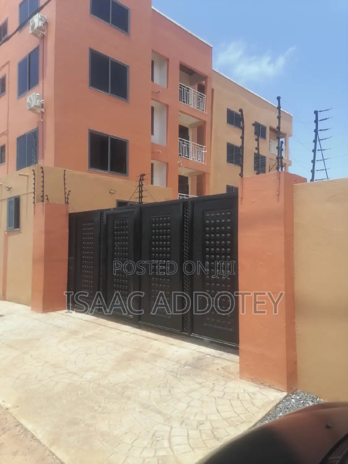 3bdrm Apartment in Sakumono Estate, Baatsona Total for rent