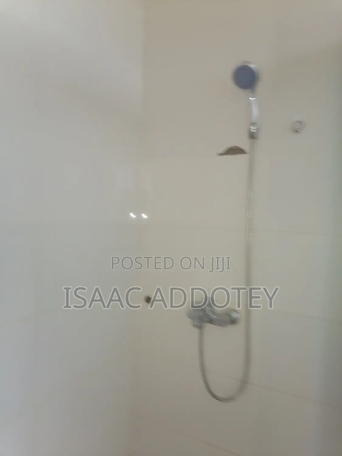 3bdrm Apartment in Sakumono Estate, Baatsona Total for rent