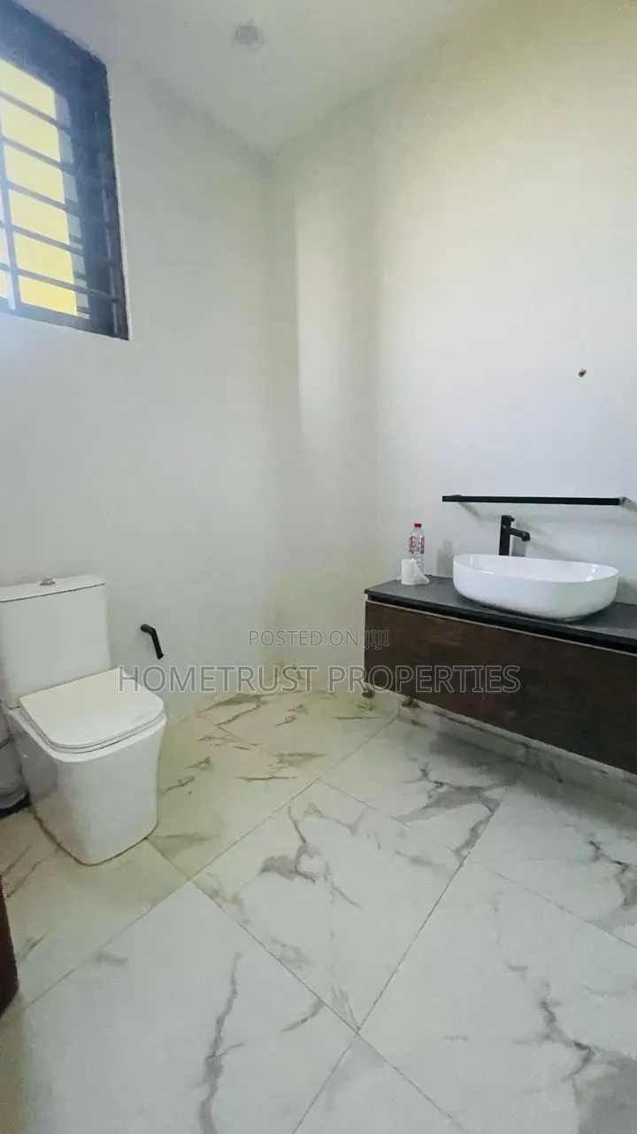 3bdrm House in Pokuase Odumase for sale