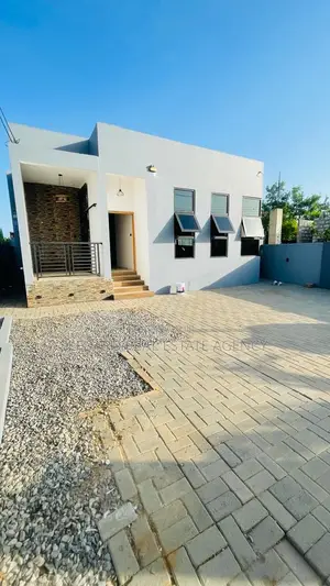 3bdrm House in Pokuase for sale