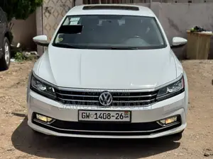 Volkswagen Passat 2018 White