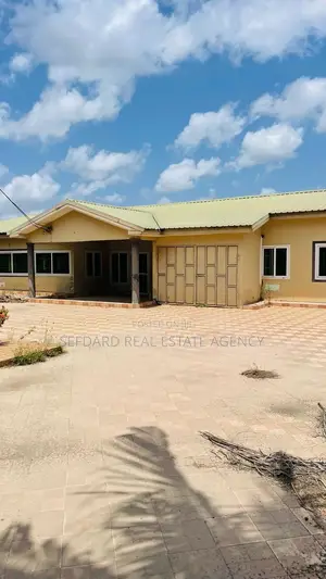 4bdrm House in Sefdard Properties, Amasaman for sale