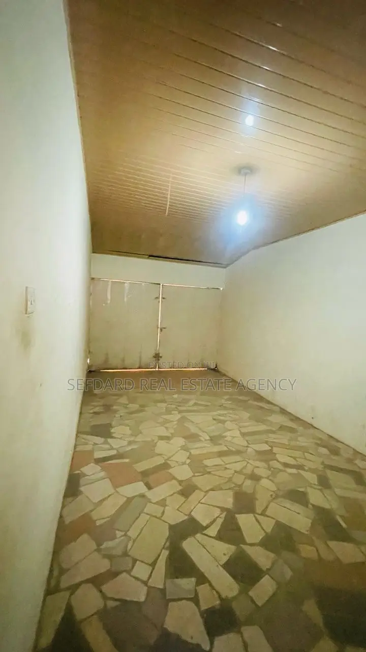 4bdrm House in Sefdard Properties, Amasaman for sale