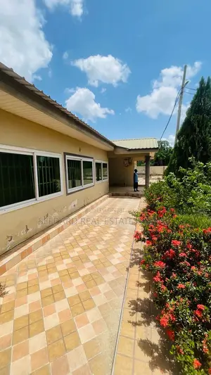4bdrm House in Sefdard Properties, Amasaman for sale