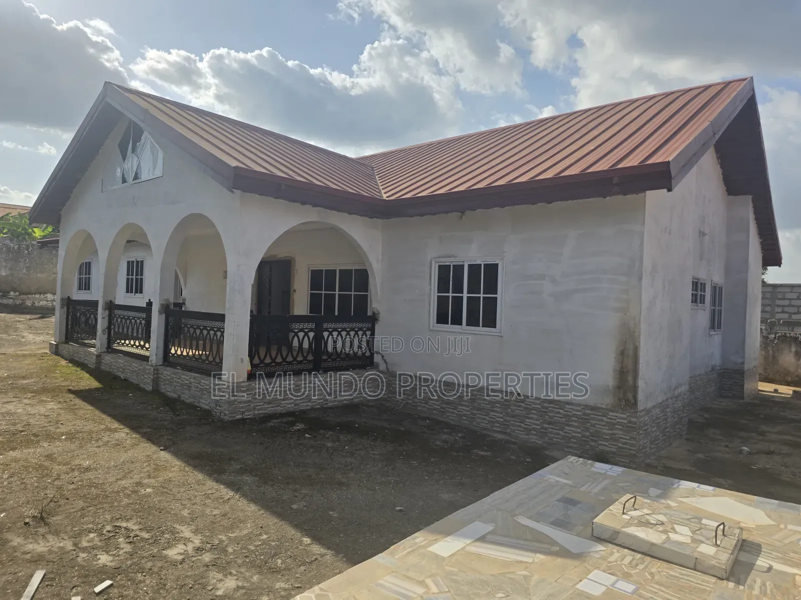 5bdrm House in Ipt Nyankyerenease, Kumasi Metropolitan for sale