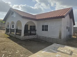 5bdrm House in Ipt Nyankyerenease, Kumasi Metropolitan for sale