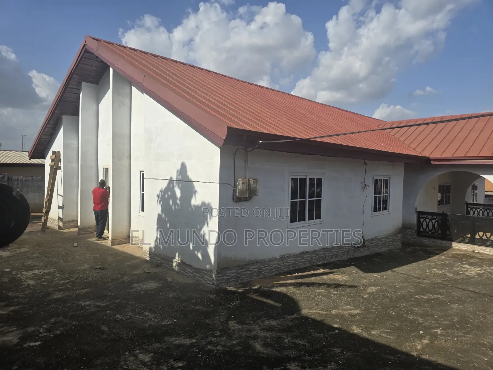 5bdrm House in Ipt Nyankyerenease, Kumasi Metropolitan for sale