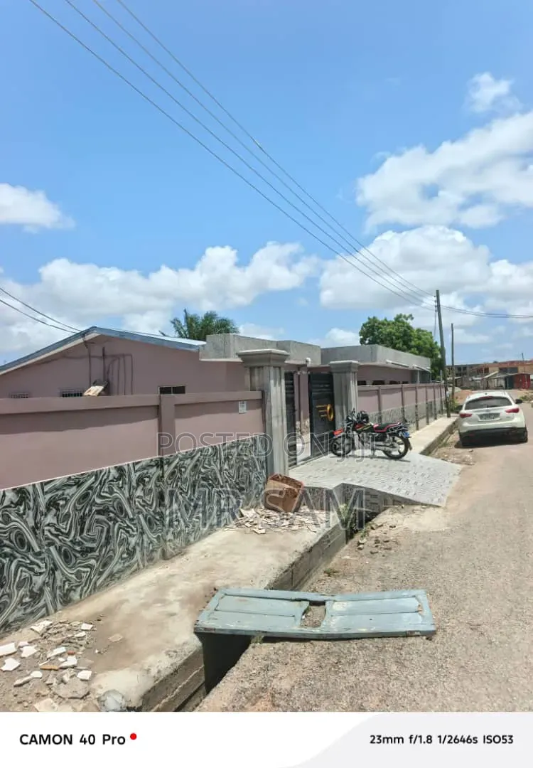 10bdrm House in Sam Properties, New Market for sale