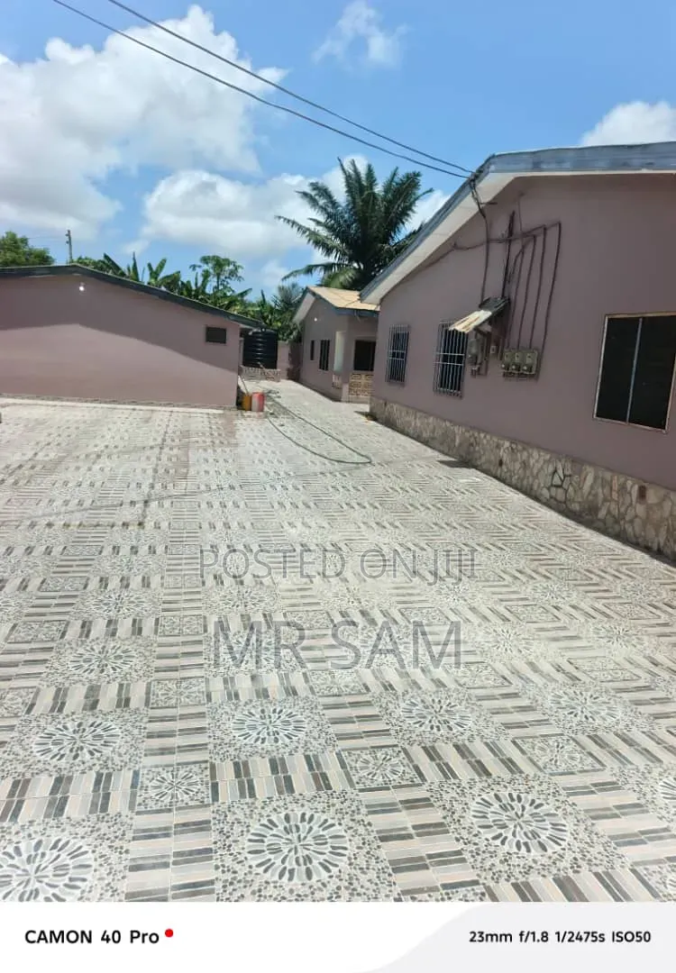 10bdrm House in Sam Properties, New Market for sale