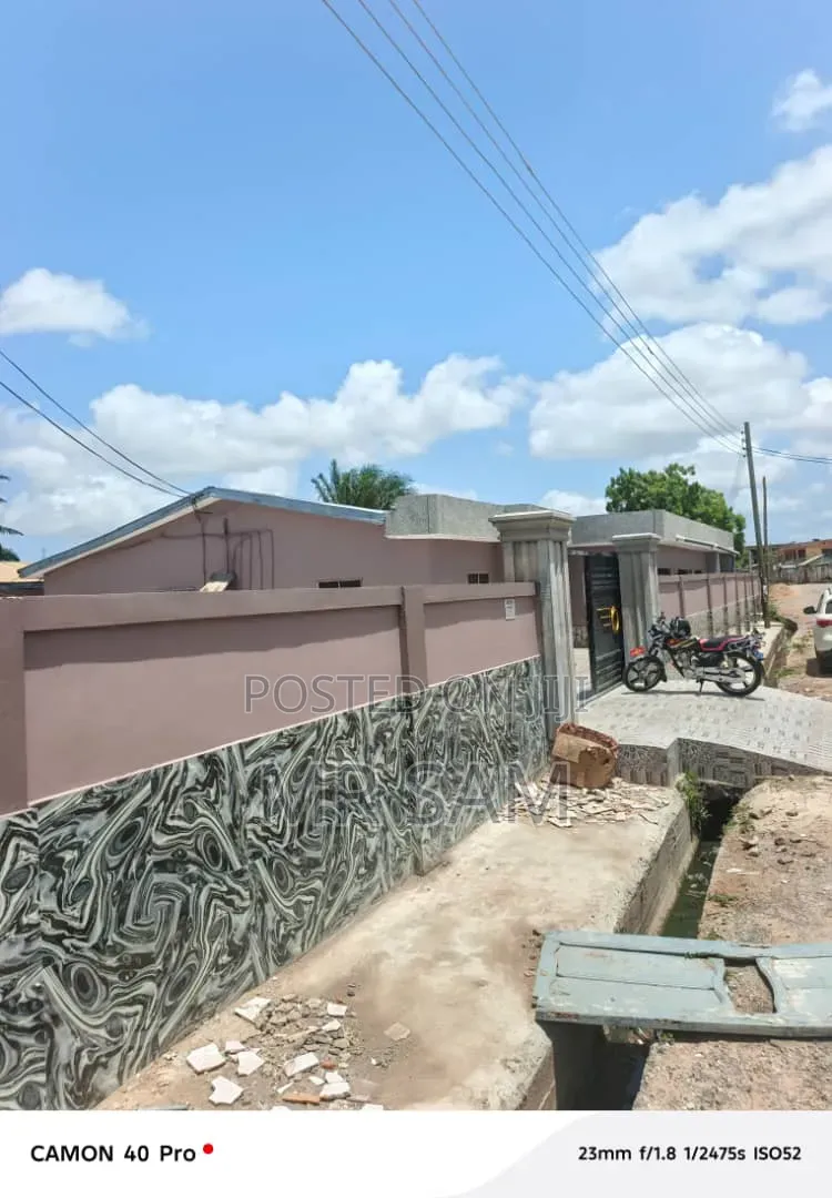 10bdrm House in Sam Properties, New Market for sale
