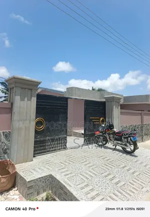 10bdrm House in Sam Properties, New Market for sale