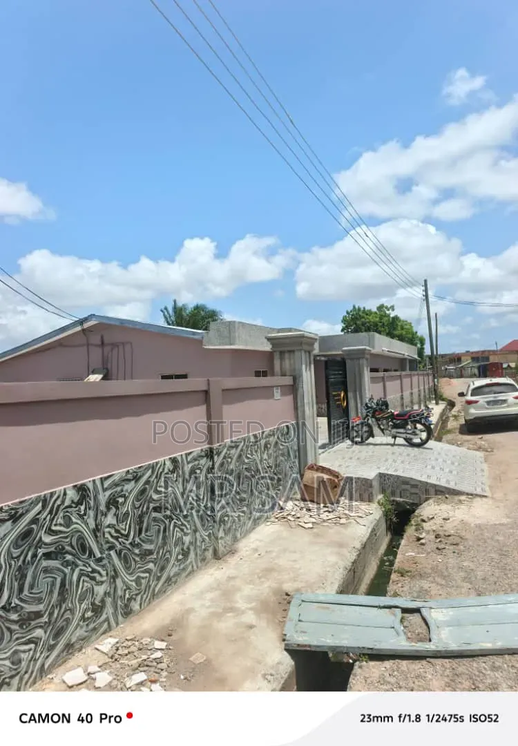 10bdrm House in Sam Properties, New Market for sale