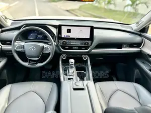 Toyota Grand Highlander XLE AWD 2024 White