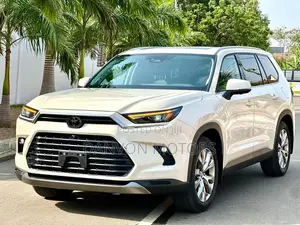 Toyota Grand Highlander XLE AWD 2024 White