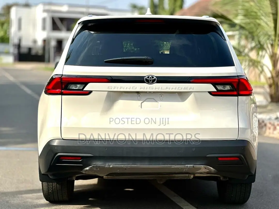 Toyota Grand Highlander XLE AWD 2024 White