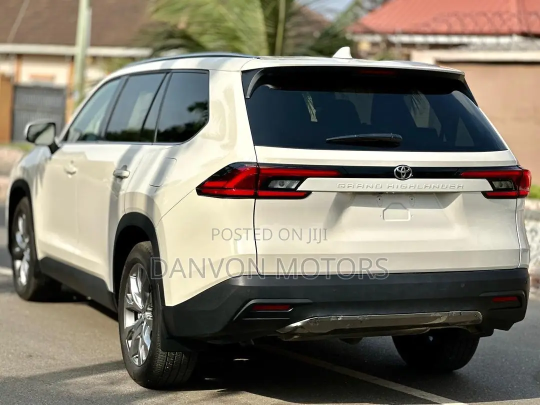 Toyota Grand Highlander XLE AWD 2024 White
