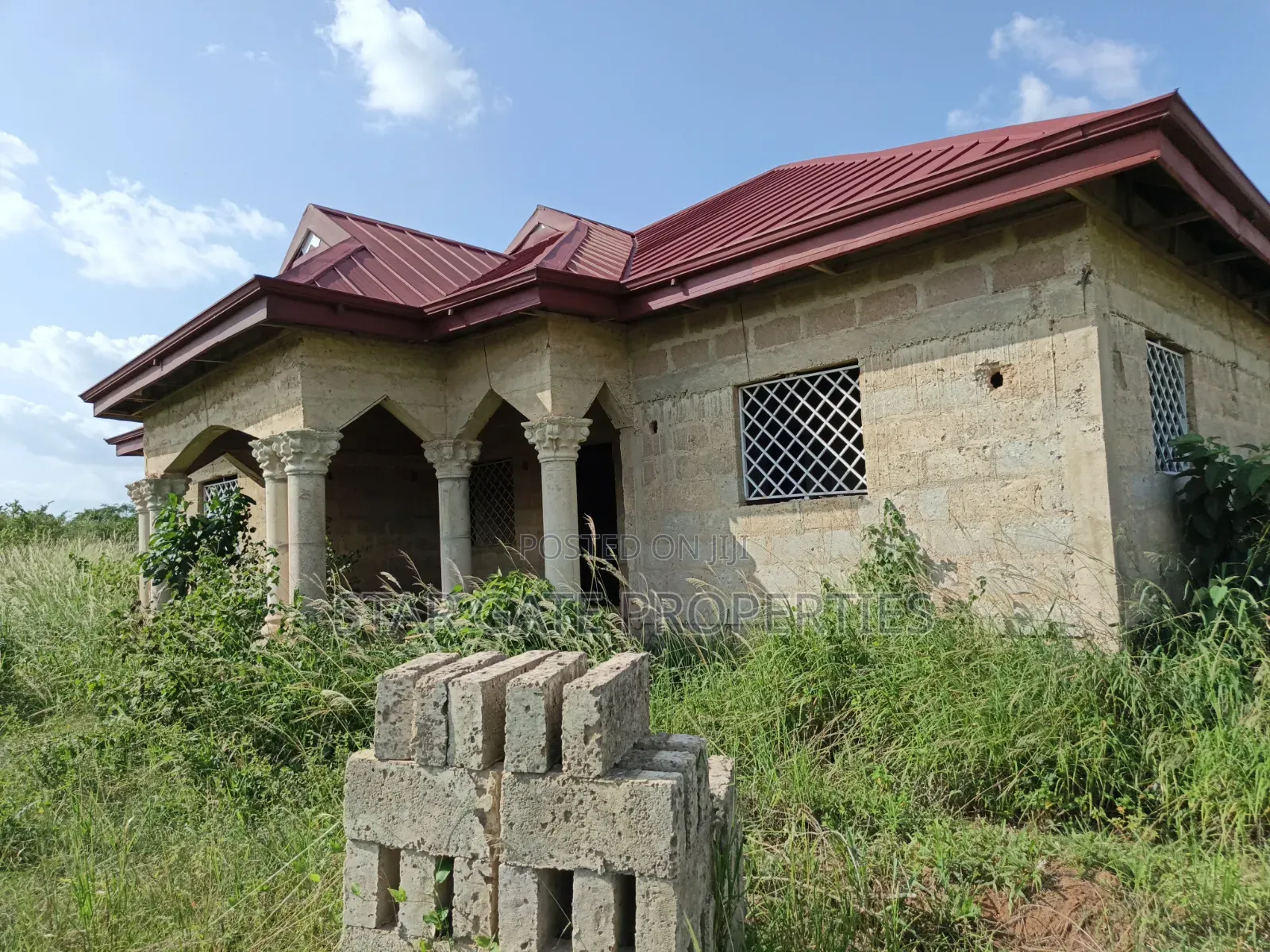 5bdrm House in Safo ( Asonomaso), Kwabre for sale