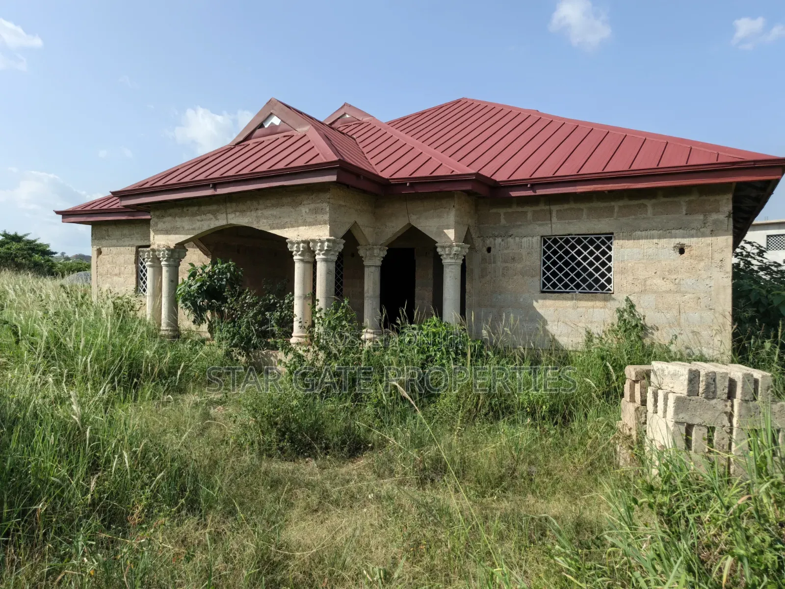 5bdrm House in Safo ( Asonomaso), Kwabre for sale