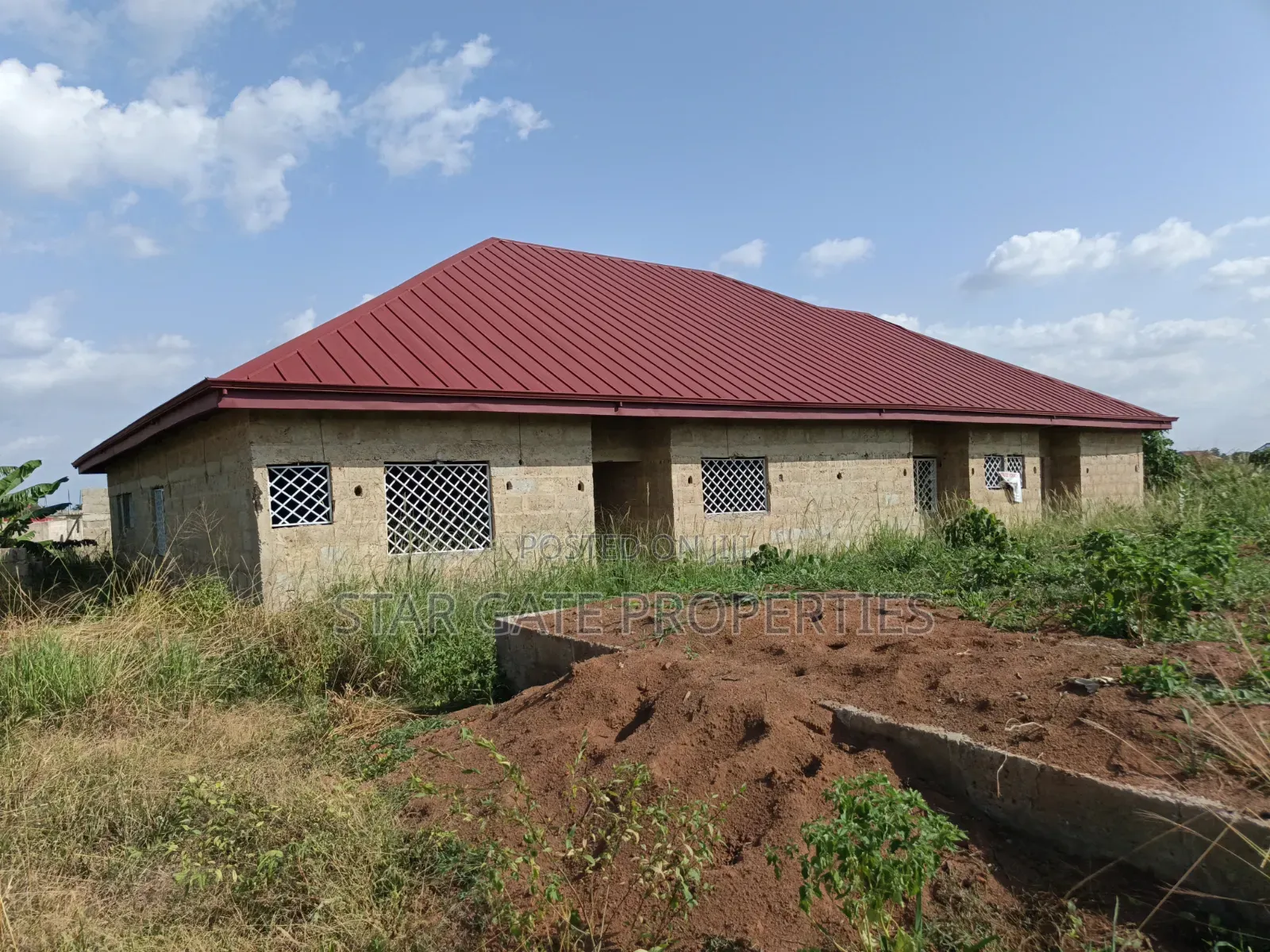 5bdrm House in Safo ( Asonomaso), Kwabre for sale