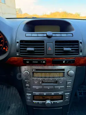 Toyota Avensis 2012 Black