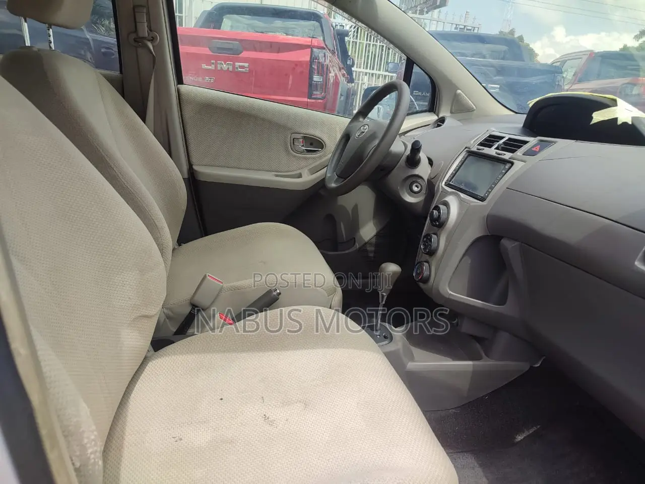 Toyota Vitz 2010 White