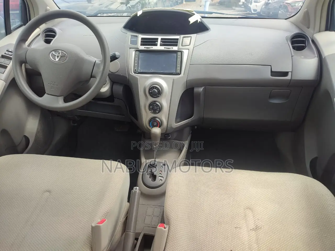 Toyota Vitz 2010 White