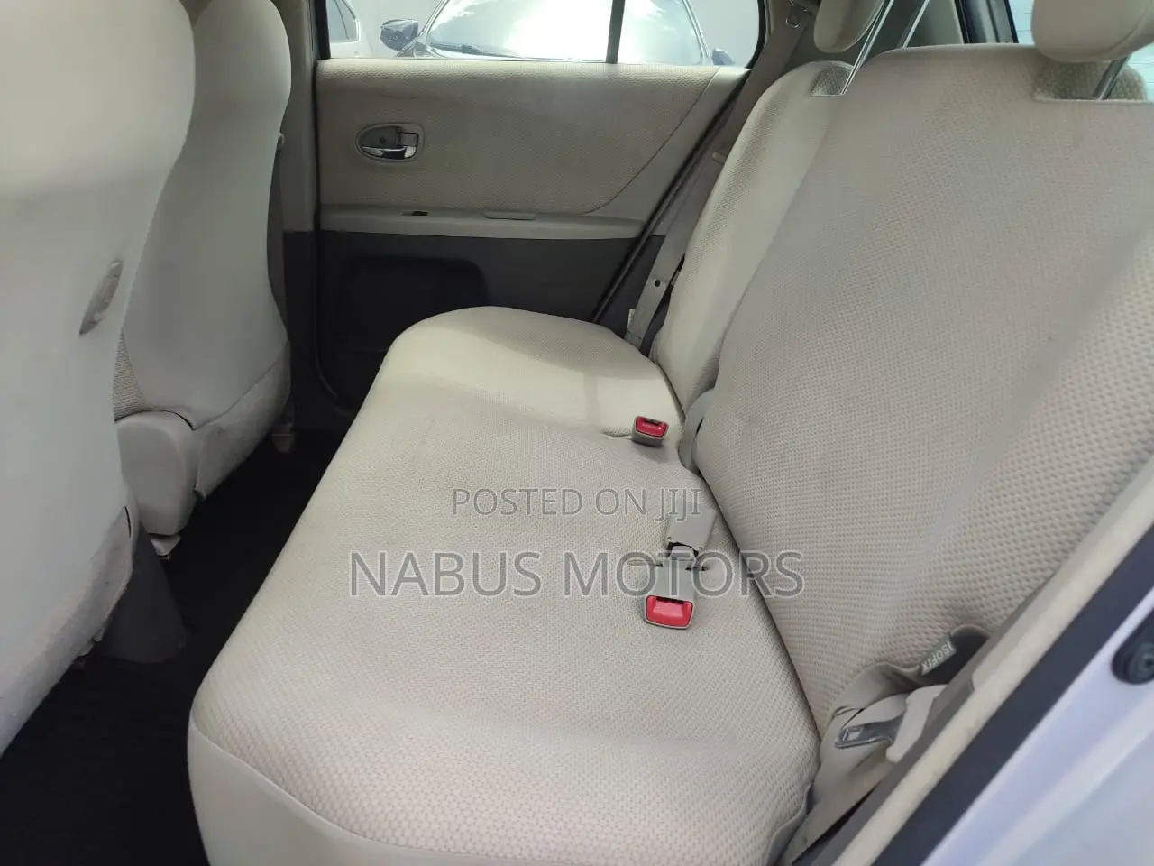 Toyota Vitz 2010 White