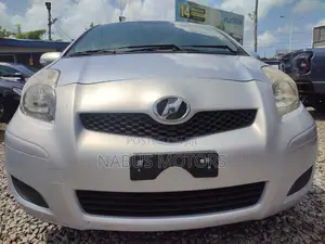 Toyota Vitz 2010 White
