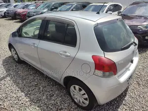 Toyota Vitz 2010 White