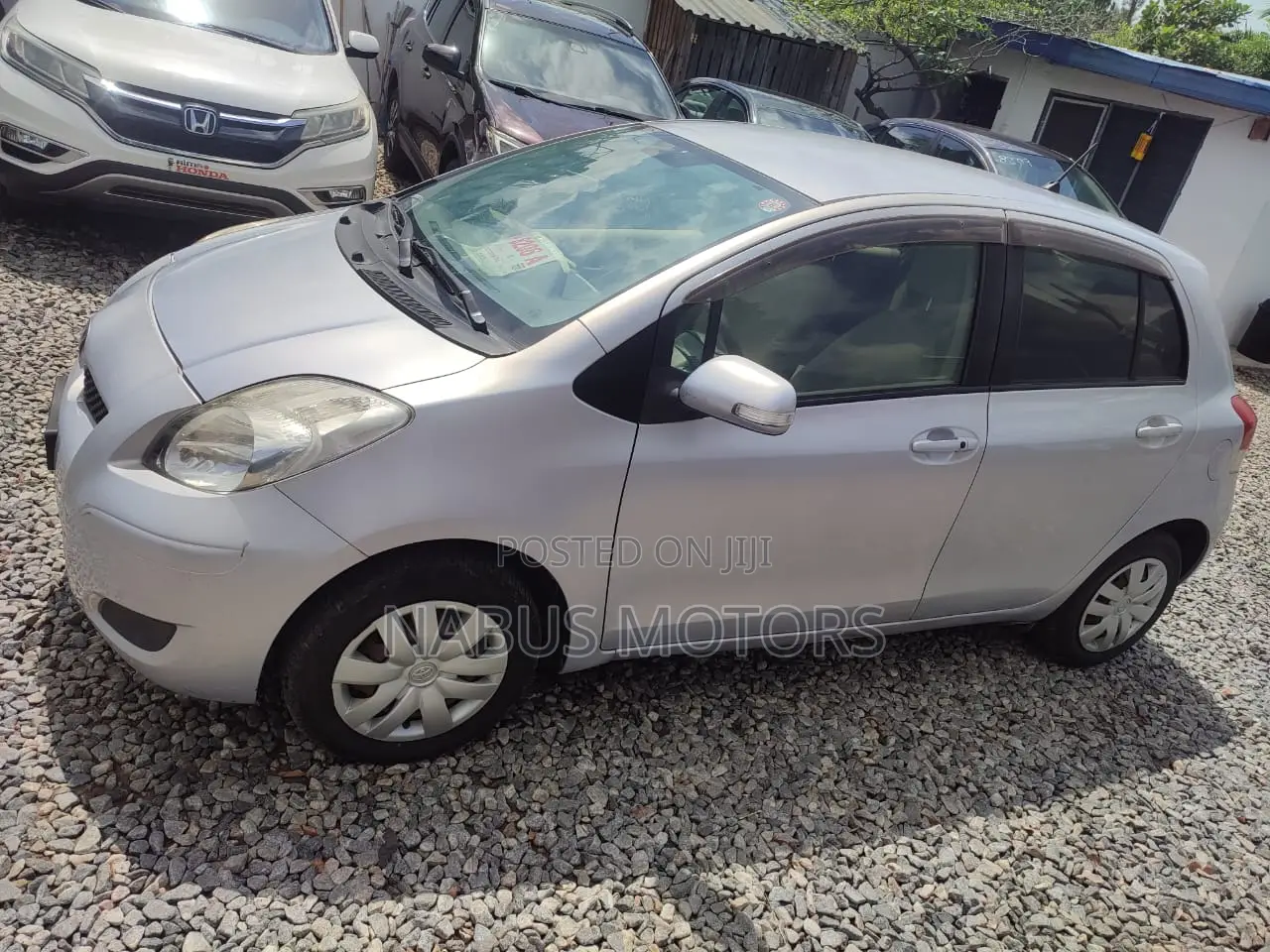 Toyota Vitz 2010 White