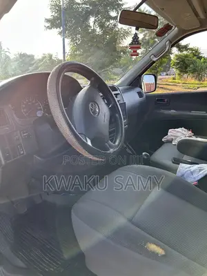 Toyota HiAce 2011 White