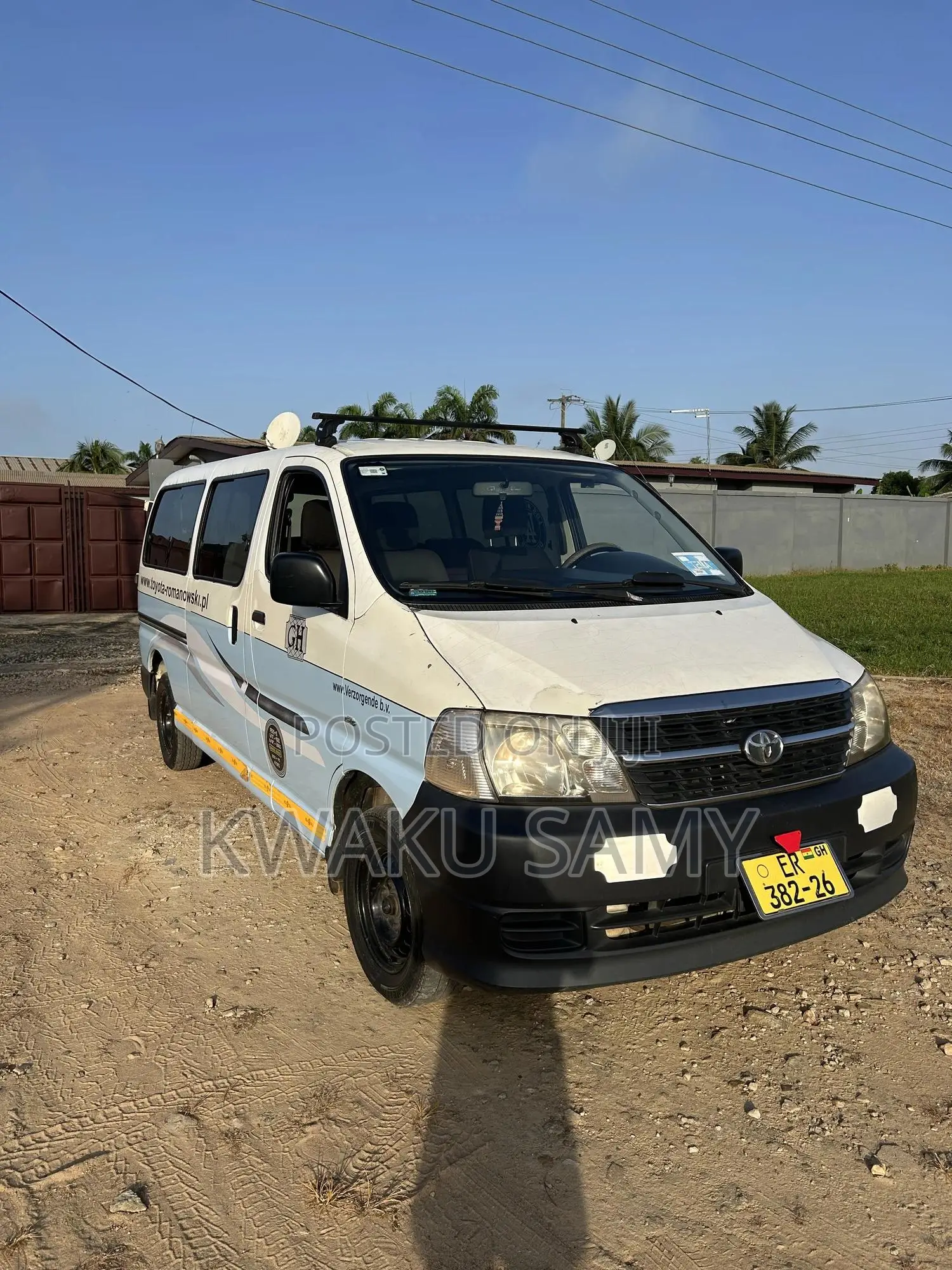 Toyota HiAce 2011 White