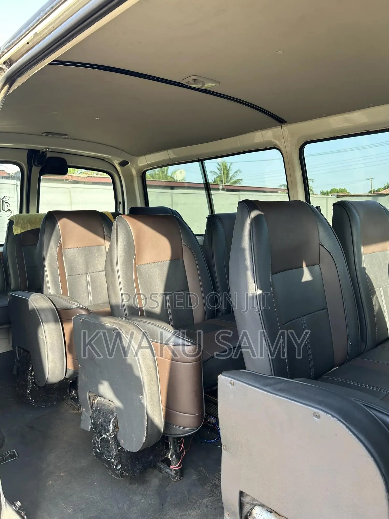 Toyota HiAce 2011 White