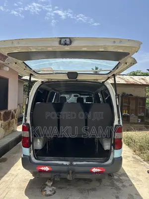 Toyota HiAce 2006 White